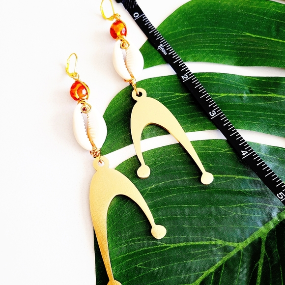 Cowrie Shell Earrings - Picture 3 of 4